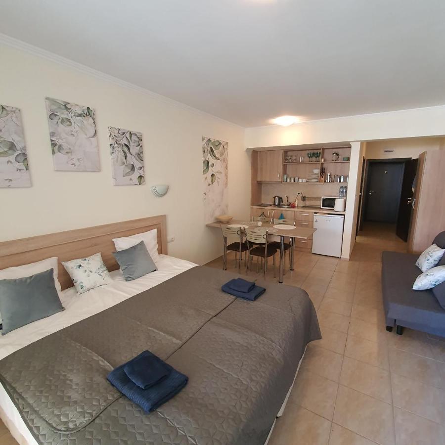 Andalucia Beach - Sea Viev Apartments Elenite Extérieur photo