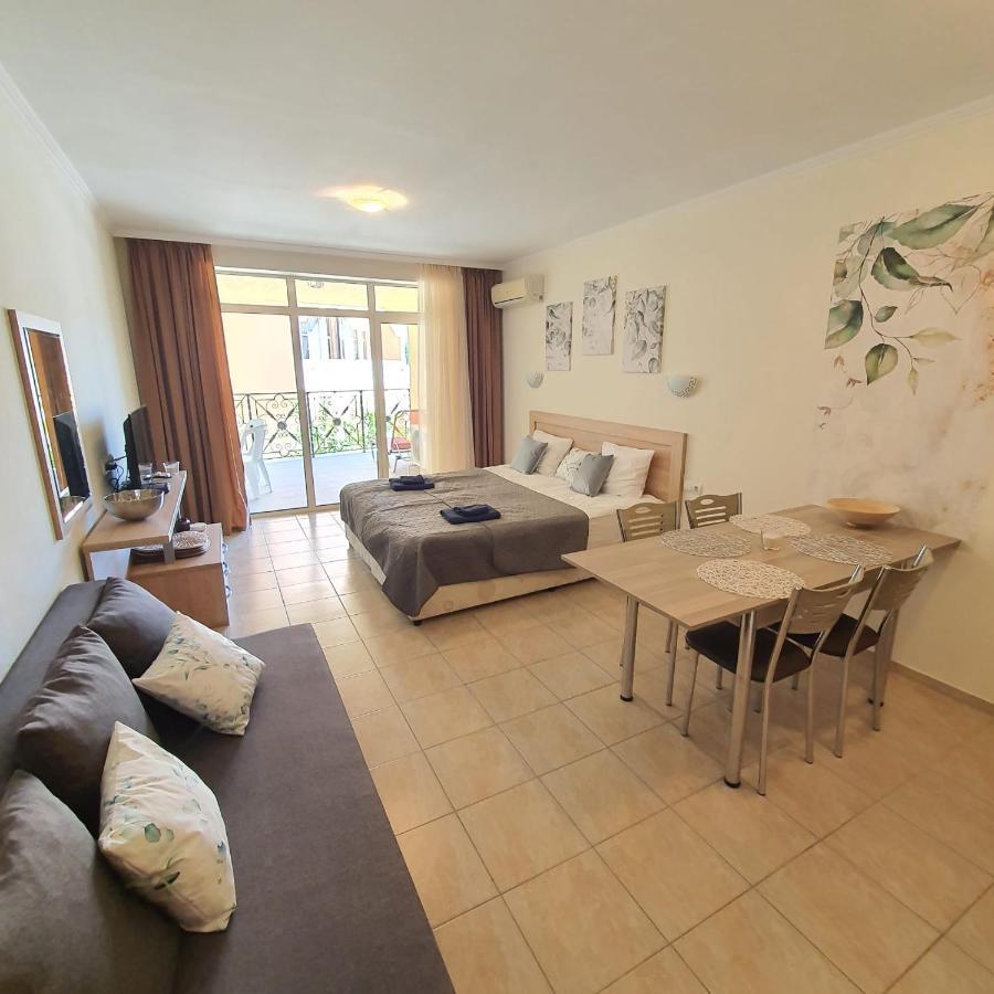 Andalucia Beach - Sea Viev Apartments Elenite Extérieur photo